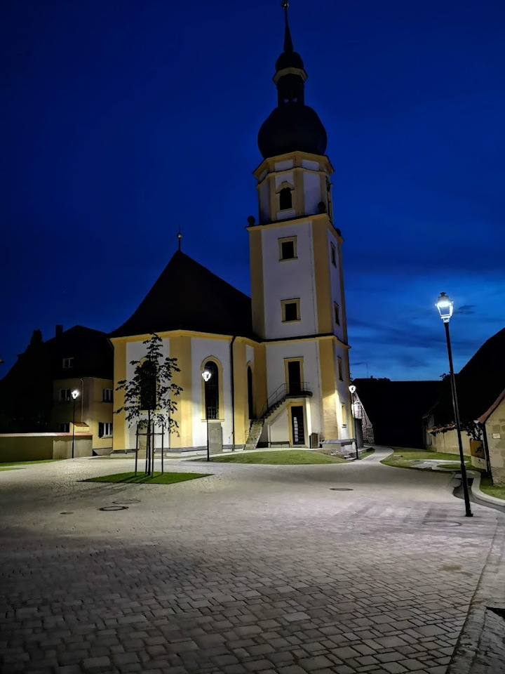 Kirche St. Peter und Paul Rüdenhausen bei Nacht